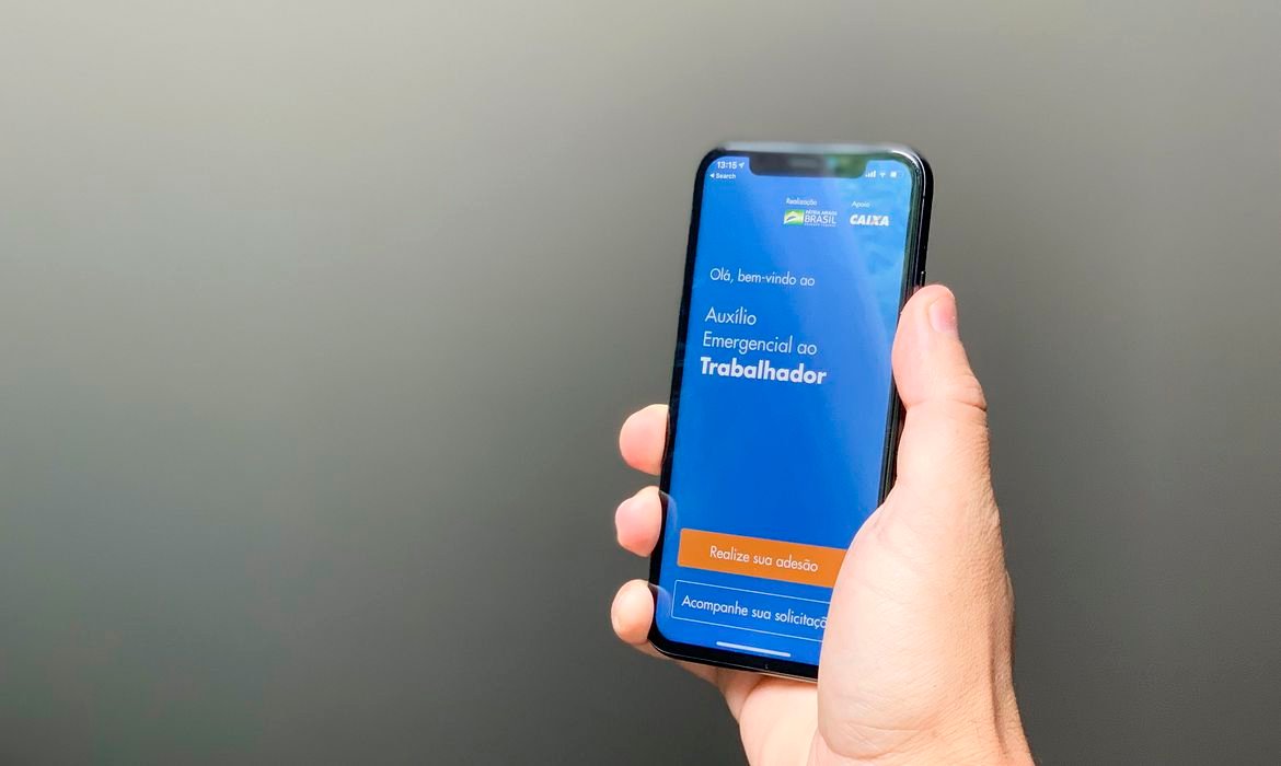 Caixa paga hoje auxílio emergencial a nascidos em abril