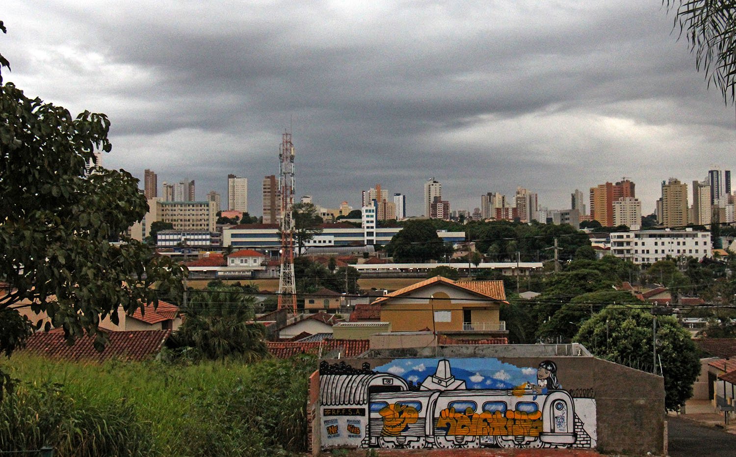 Previsão de domingo nublado com chuva em Campo Grande